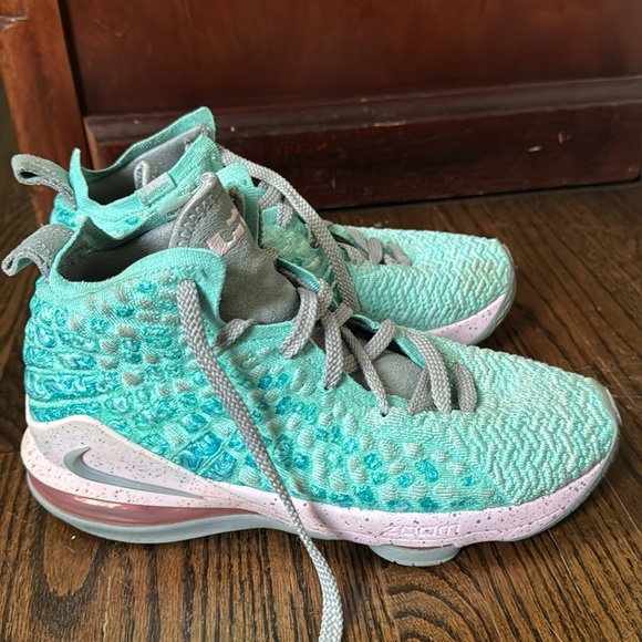 Nike LeBron James XVII 17 GS South Beach Aqua Pink - Size 6Y Basketball - Picture 5 of 7
